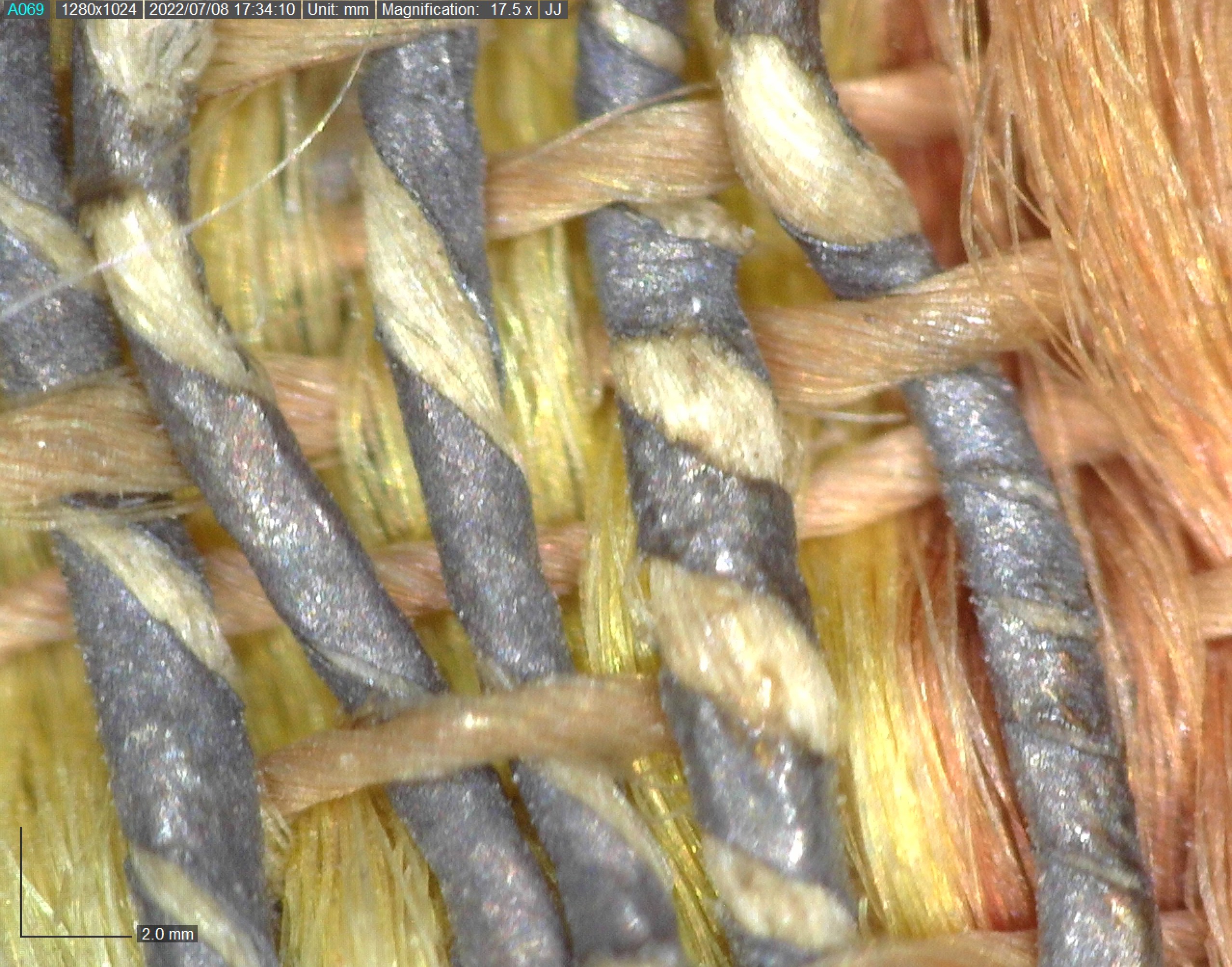 Microscopy detail of the textile seal bag of the Holy Trinity charter showing a weft of silver threads and yellow silk and a beige warp.